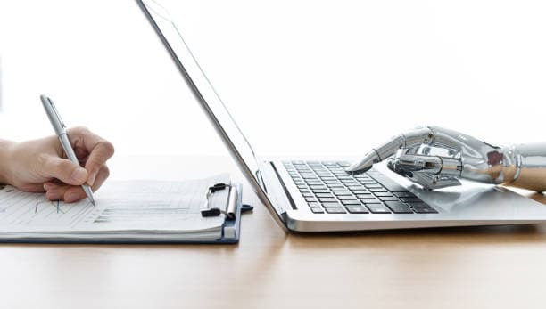 Navigating the Intersection of Leadership and Artificial Intelligence