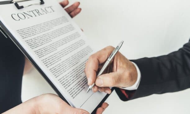 Contracting vs. Spot Purchases: An Analysis